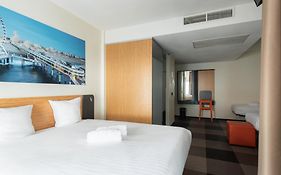 Easyhotel Scheveningen Beach  2*